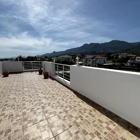 Apartment Nature View Flat With Terrace In Kyrenia