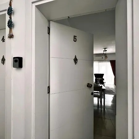 Nature View Flat With Terrace In Kyrenia Appartement Girne