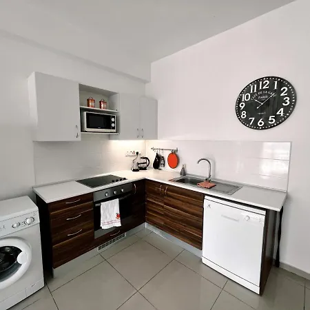 Nature View Flat With Terrace In Kyrenia *