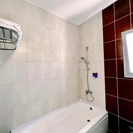 Nature View Flat With Terrace In Kyrenia Appartement *