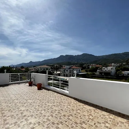 Daire Nature View Flat With Terrace In Kyrenia Girne