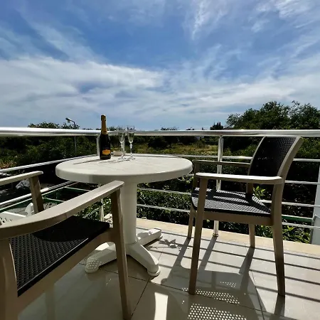 Nature View Flat With Terrace In Kyrenia * Girne